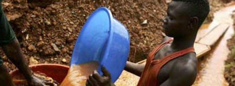 El oro luce verde mientras Fairtrade hace minería